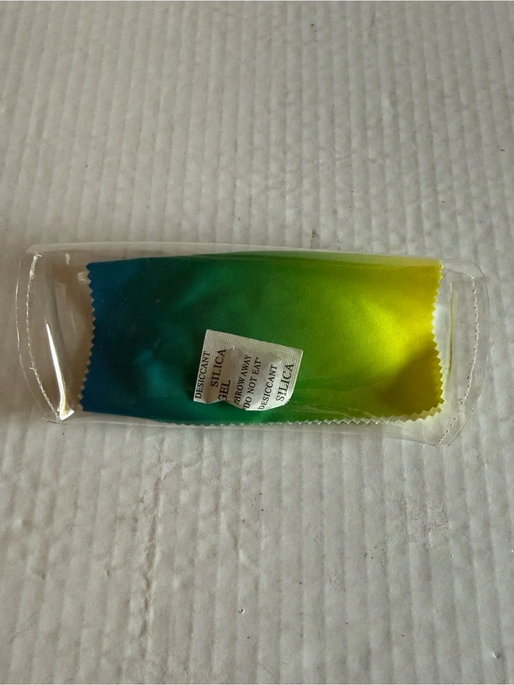 Quay Clear Plastic Glass Case With Ombre Glass Cleaner
